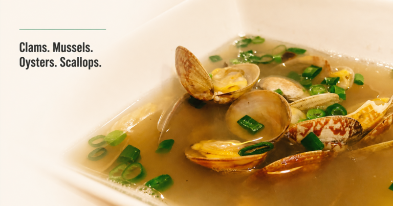 あさりの潮汁の写真と「Clams. Mussels. Oysters. Scallops.」の文字